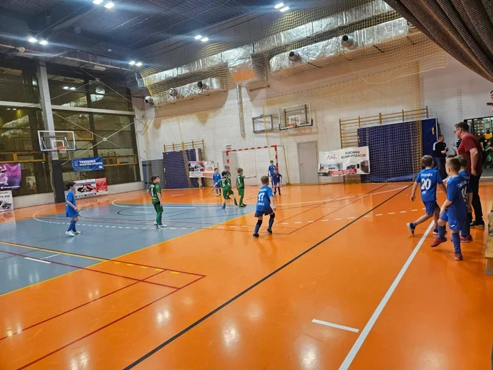 Dziesiąty Winter Cup – na hali przy ZSE‑Ch rywalizowały pokolenia piłkarzy