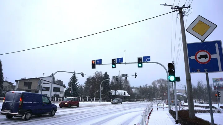 Sygnalizacja przy sklepie LIDL - nowe światła usprawniają ruch na Pogorskiej